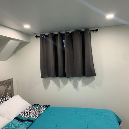Modern 1 Bedroom + Den In Cambridge Buitenkant foto