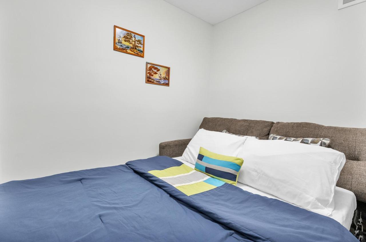 Modern 1 Bedroom + Den In Cambridge Buitenkant foto