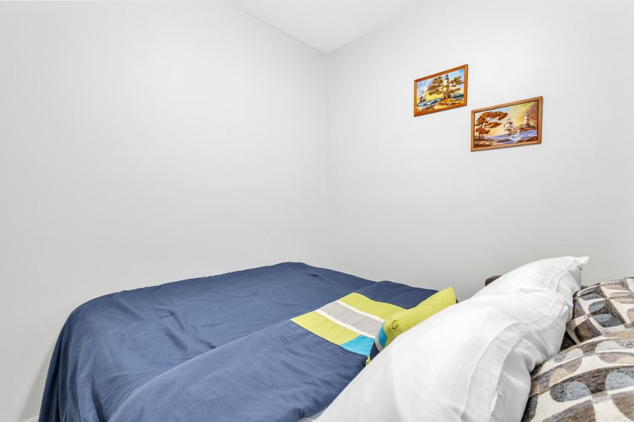 Modern 1 Bedroom + Den In Cambridge Buitenkant foto